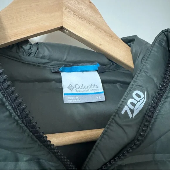 Columbia Pebble Peak Green and Black Down Hooded Jacket - Picture 2 of 5
